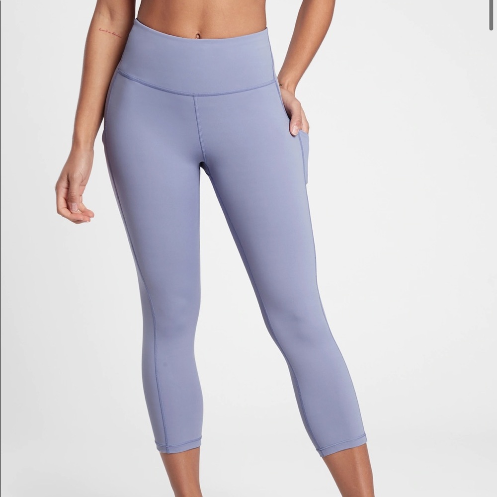 NWT ATHLETA ULTIMATE STASH POCKET CAPRI